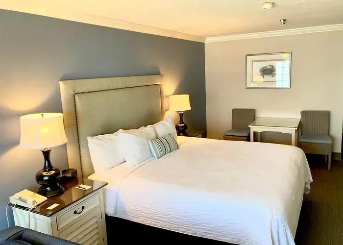 Sand Pebbles Inn
