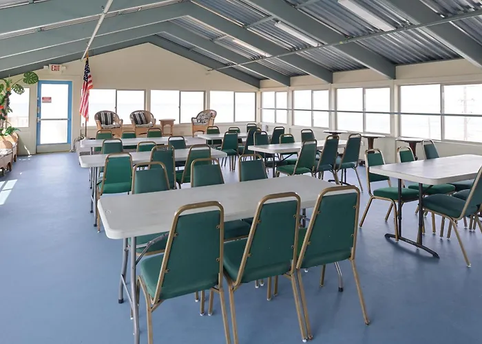 Edgewater Inn And Suites